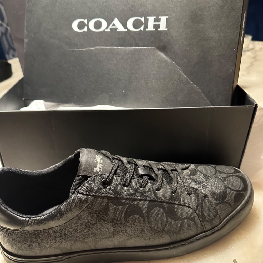 Coach - Picture 2 of 4